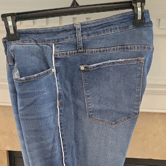 Judy Blue Denim - Judy Blue Mid-Wash Denim with Side White Trim